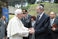 di segni e benedetto XVI