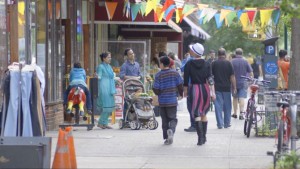 19668-in_jackson_heights_-_pedestrians_on_37th_ave