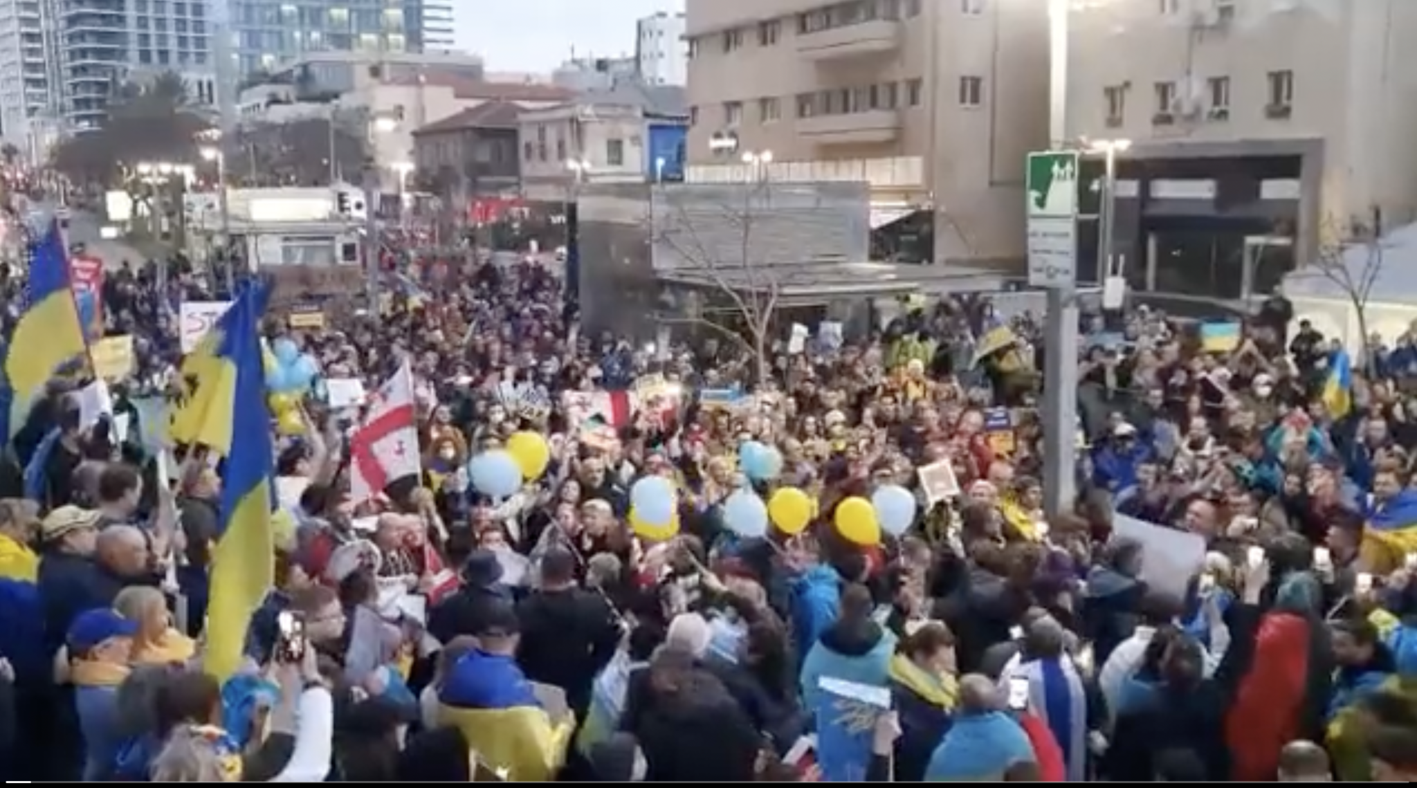 Палестина митинги. Демонстрации в Тель-Авиве в поддержку Украины. Тель Авив митинг. Митинг Тель-Авив 26 февраля.