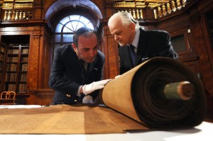 rotolo torah