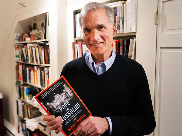 Elezioni Usa – David Kertzer <br> “Metà Paese ostaggio dell’ignoranza”