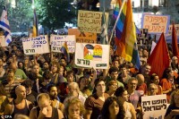 manifestazione tel aviv contro omofobia