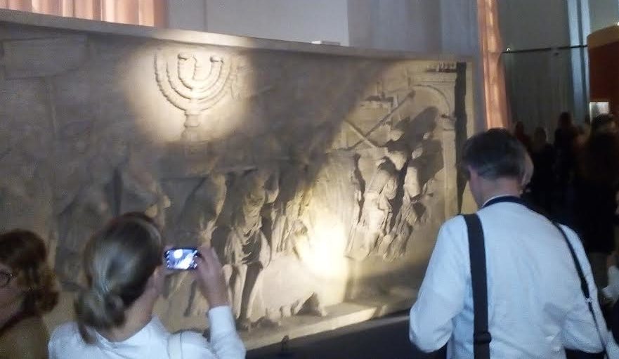 Menorà. Culto, storia e mito <br> “Mostra che guarda al mondo”