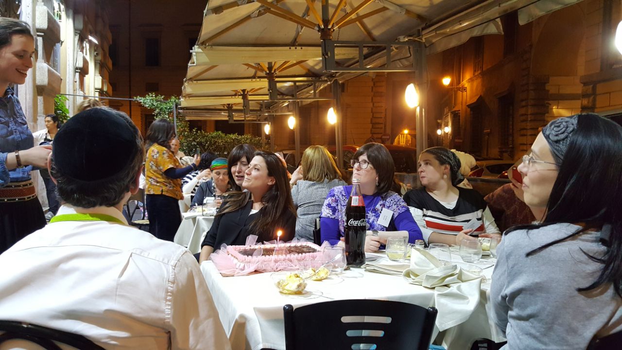 Quale ruolo per le mogli dei rabbini, un confronto al femminile