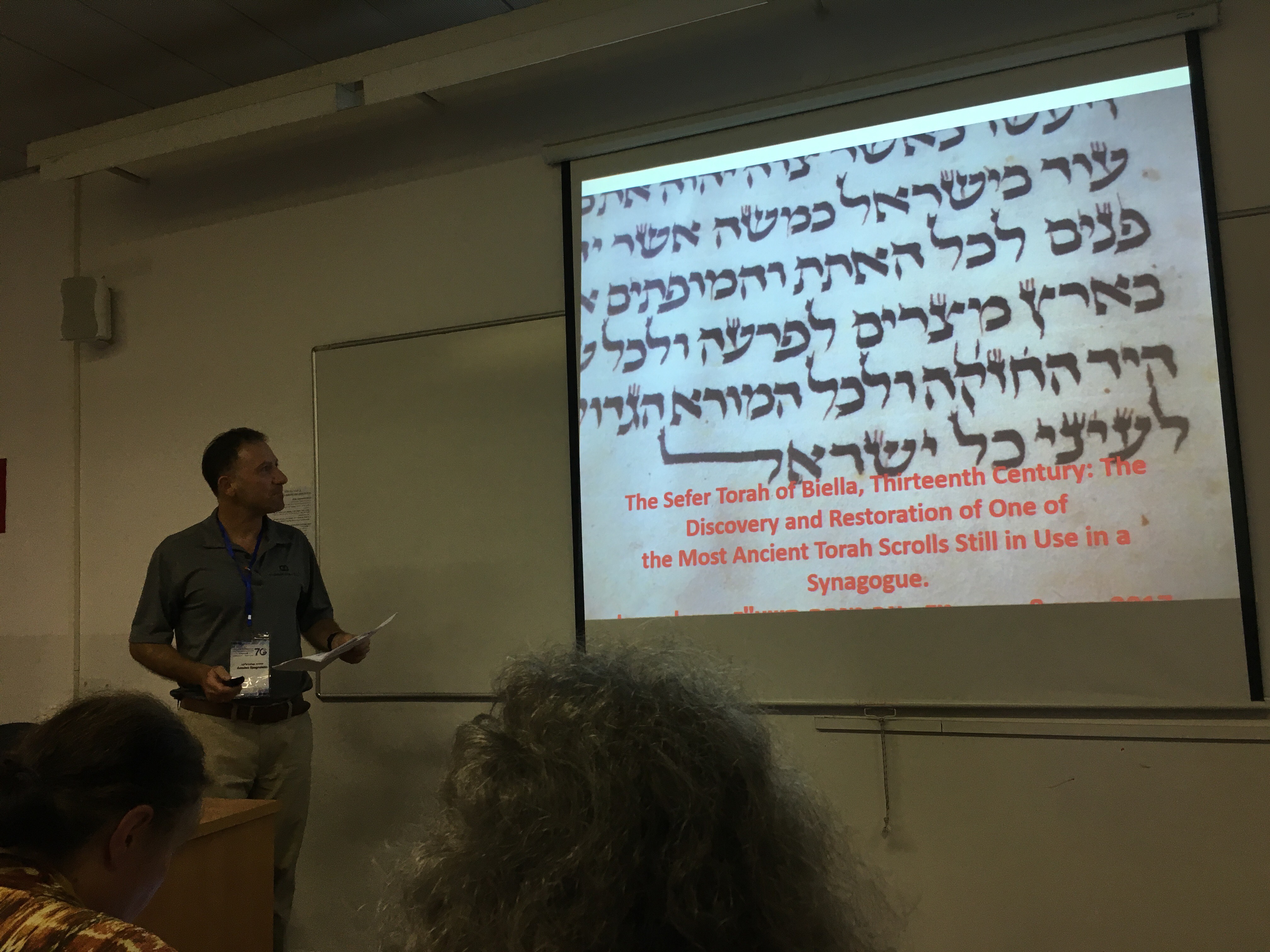 Biella, l’antico Sefer Torah <br> emoziona la comunità scientifica