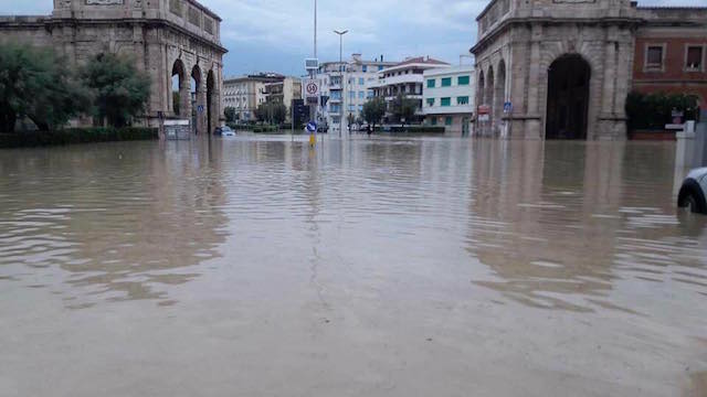 Emergenza e lutti in città, <br> a Livorno Giornata rinviata