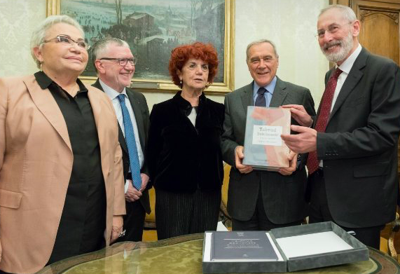 La consegna al presidente Grasso <br> “Talmud, sapere millenario”