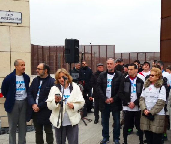 Run for Mem, un migliaio a Bologna <br> Al via anche Gianni Morandi
