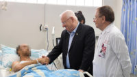 rivlin con soldato ferito - marc neimar : gpo
