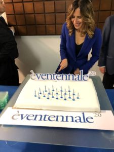 Presidente Karen Nahum taglia la torta (1)