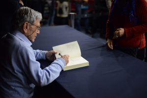 amos oz