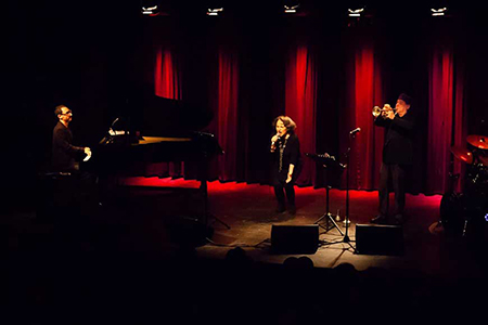 Levi, le poesie sul palco