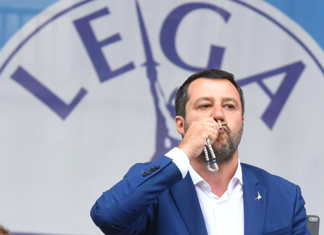 Il ministro e le invocazioni mariane <br> “Atto di fede”. “No, laicità in pericolo”