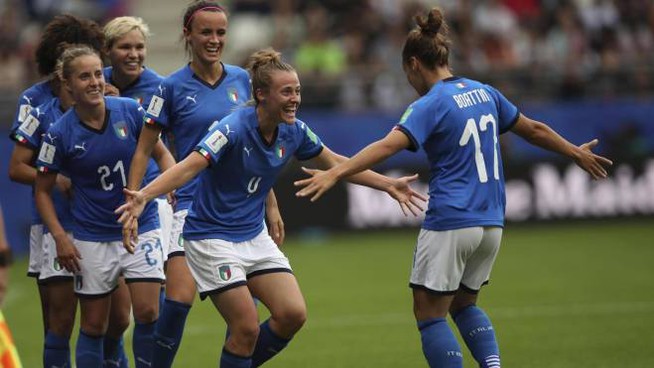 Calcio femminile, l’Italia <br> riparte da Israele