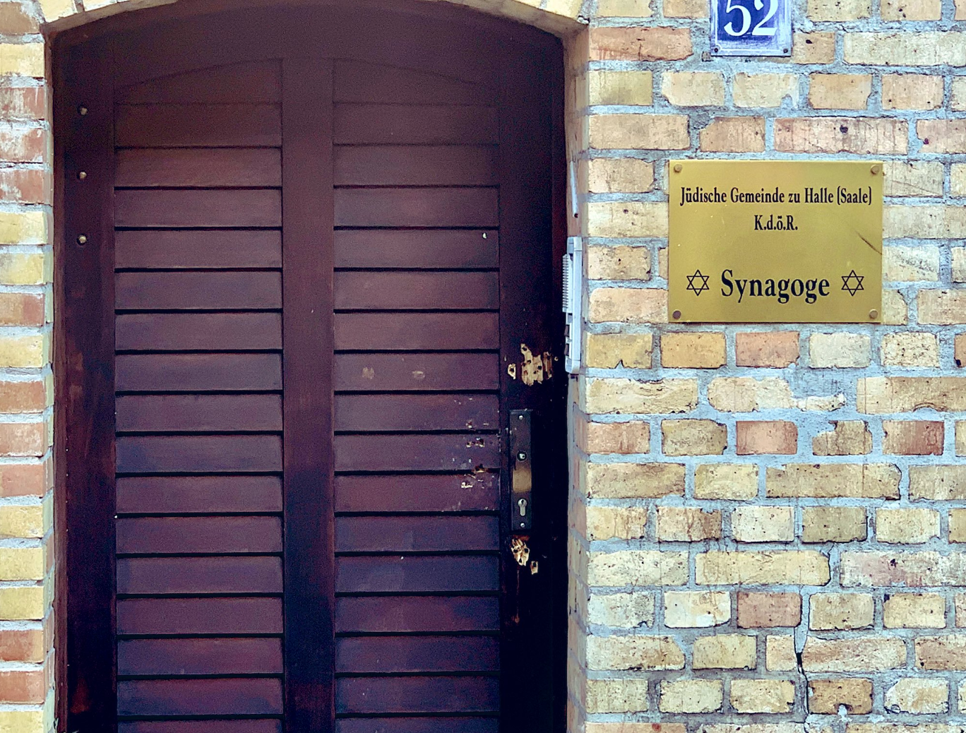 Halle e la porta che ha resistito all’odio