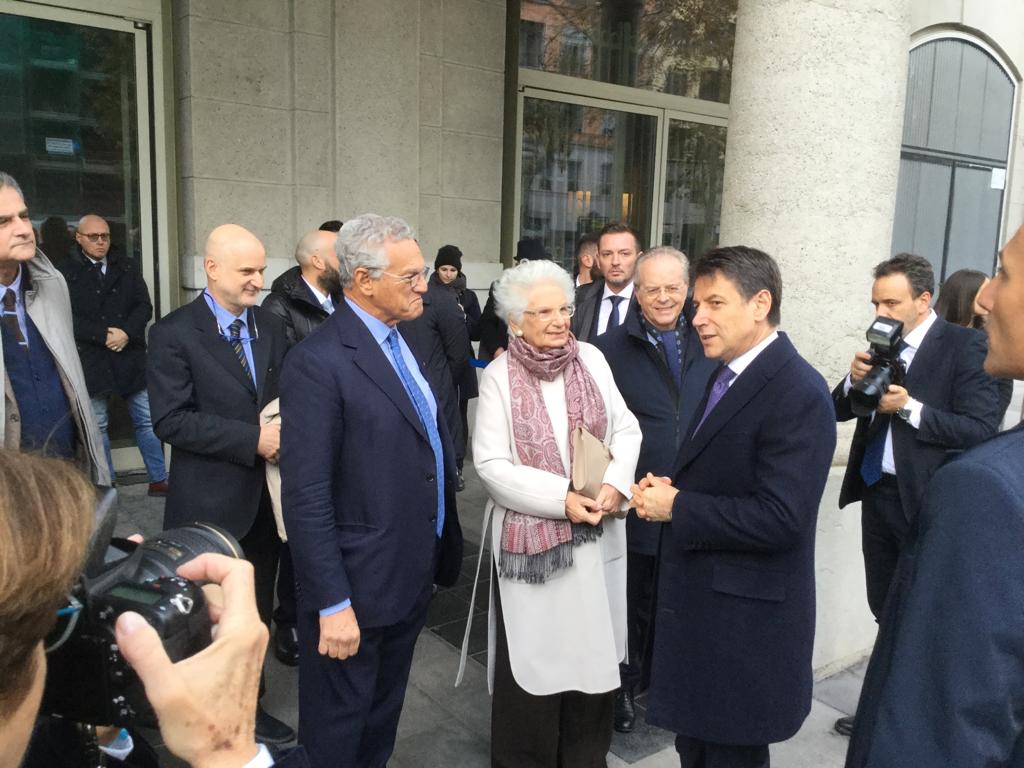 Milano, Conte al Memoriale della Shoah: “Squarciamo il muro dell’indifferenza”