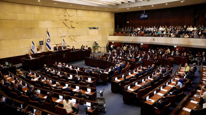 Mandelblit incrimina Netanyahu: <br> “È la fine di Bibi”. “No, resterà in sella”