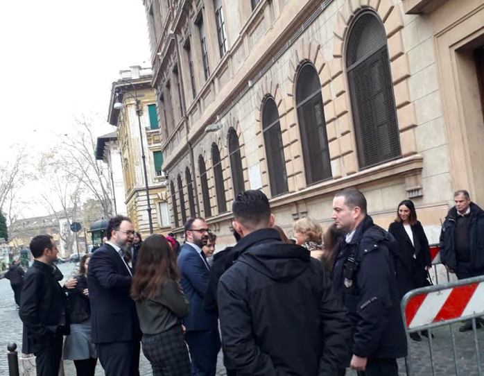 Il ministro in visita alla scuola ebraica <br> “Chanukkah festa che unisce”