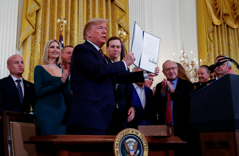 Trump e il decreto sull’antisemitismo <br> “Colpiremo i college contro Israele”