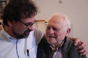 Parigi, Lotoro e Jack Garfein durante le riprese del film Maestro