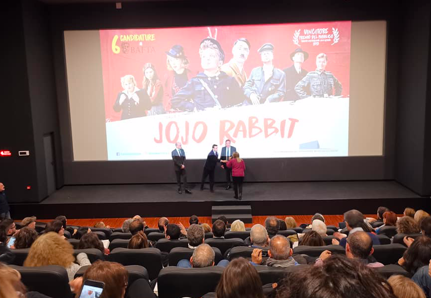 Jojo Rabbit, la satira sul nazismo <br> conquista il pubblico romano