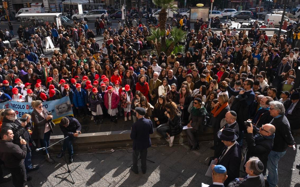 Memoria viva, l’abbraccio di Napoli