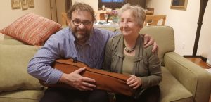 Bay City (Michigan, USA). Lotoro e Hanna Hillebrand con il violino di Auschwitz del marito Jon Stanislaw Hillebrand 3