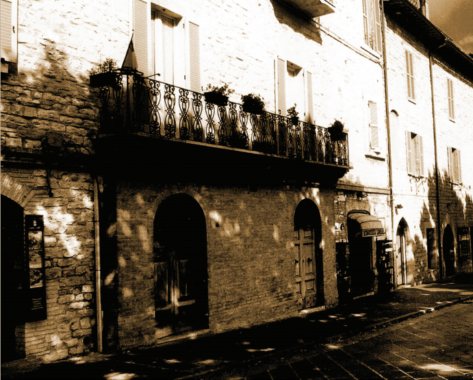 Assisi, la guerra e la fantasia che salva