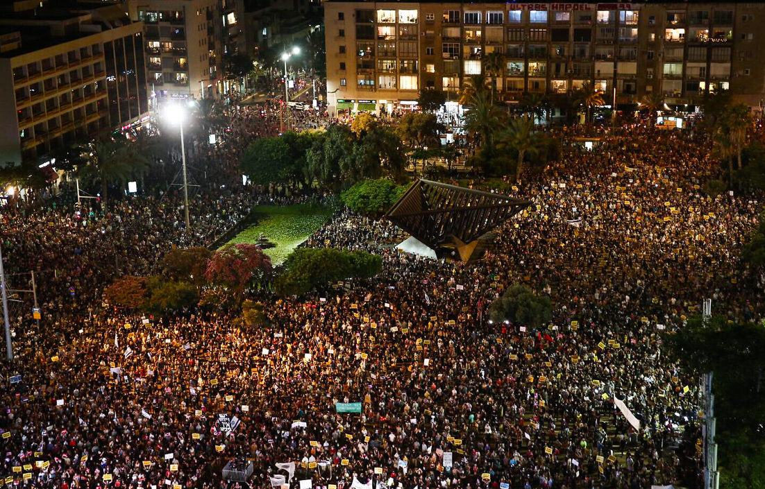 Tel Aviv, la protesta della piazza