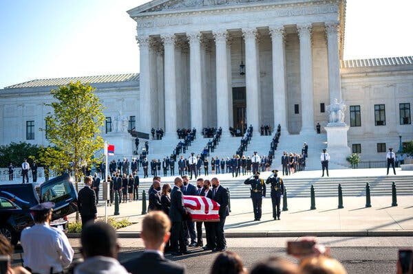 In migliaia salutano <br> Ruth Bader Ginsburg <br> “La sua vita un sogno americano”