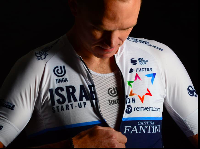 Froome veste i nuovi colori <br> Un solo obiettivo: vincere il Tour