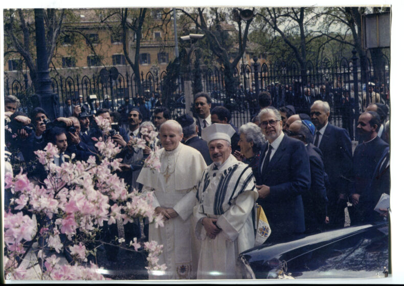 13 April 1986, History was made in Rome </br>when the first pope visited a synagogue