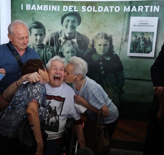 L’abbraccio atteso da 77 anni <br> “Ricordo la guerra, difendiamo la pace”