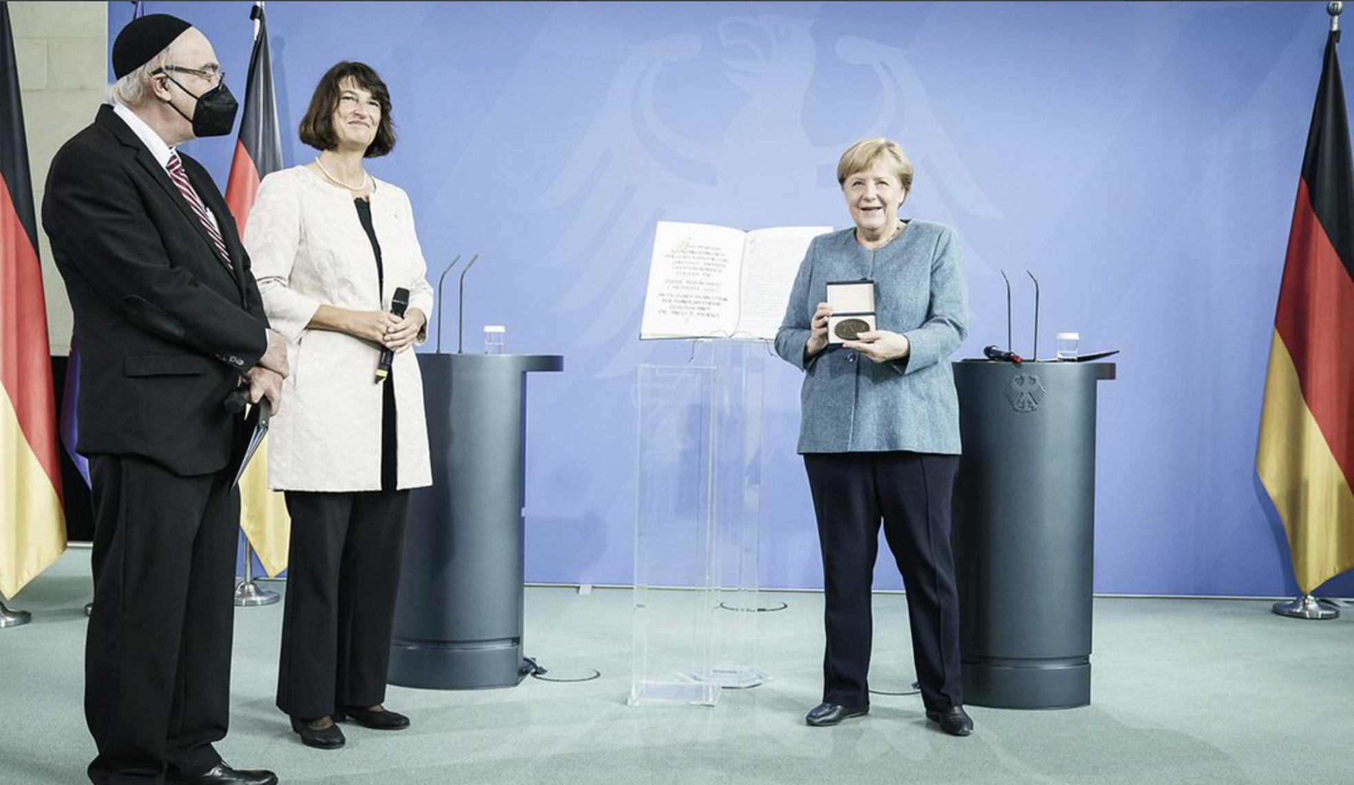 Merkel: “Compito della Germania</br>rafforzare e difendere la vita ebraica”