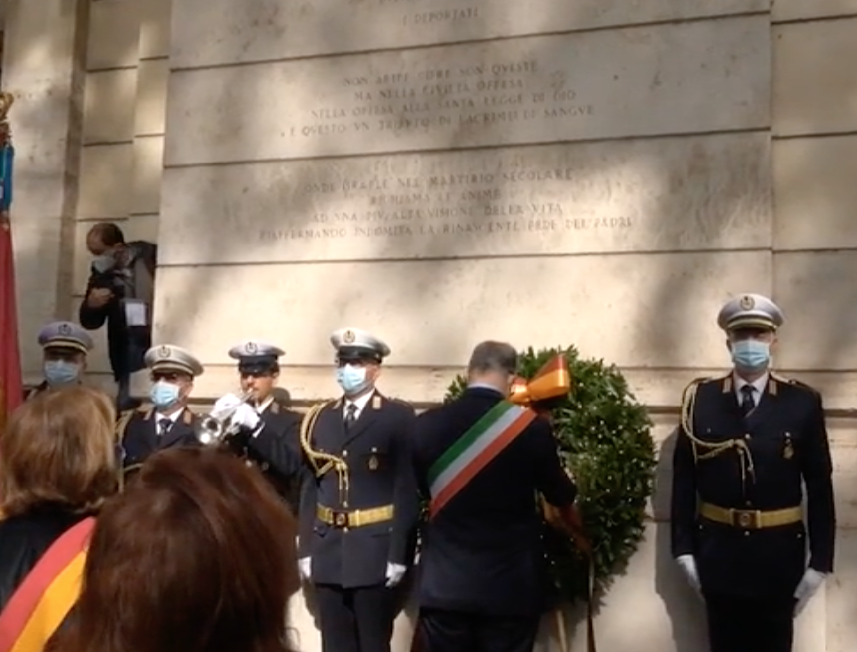 Gualtieri e la sosta al Tempio Maggiore: <br> “Il futuro si costruisce con la Memoria”