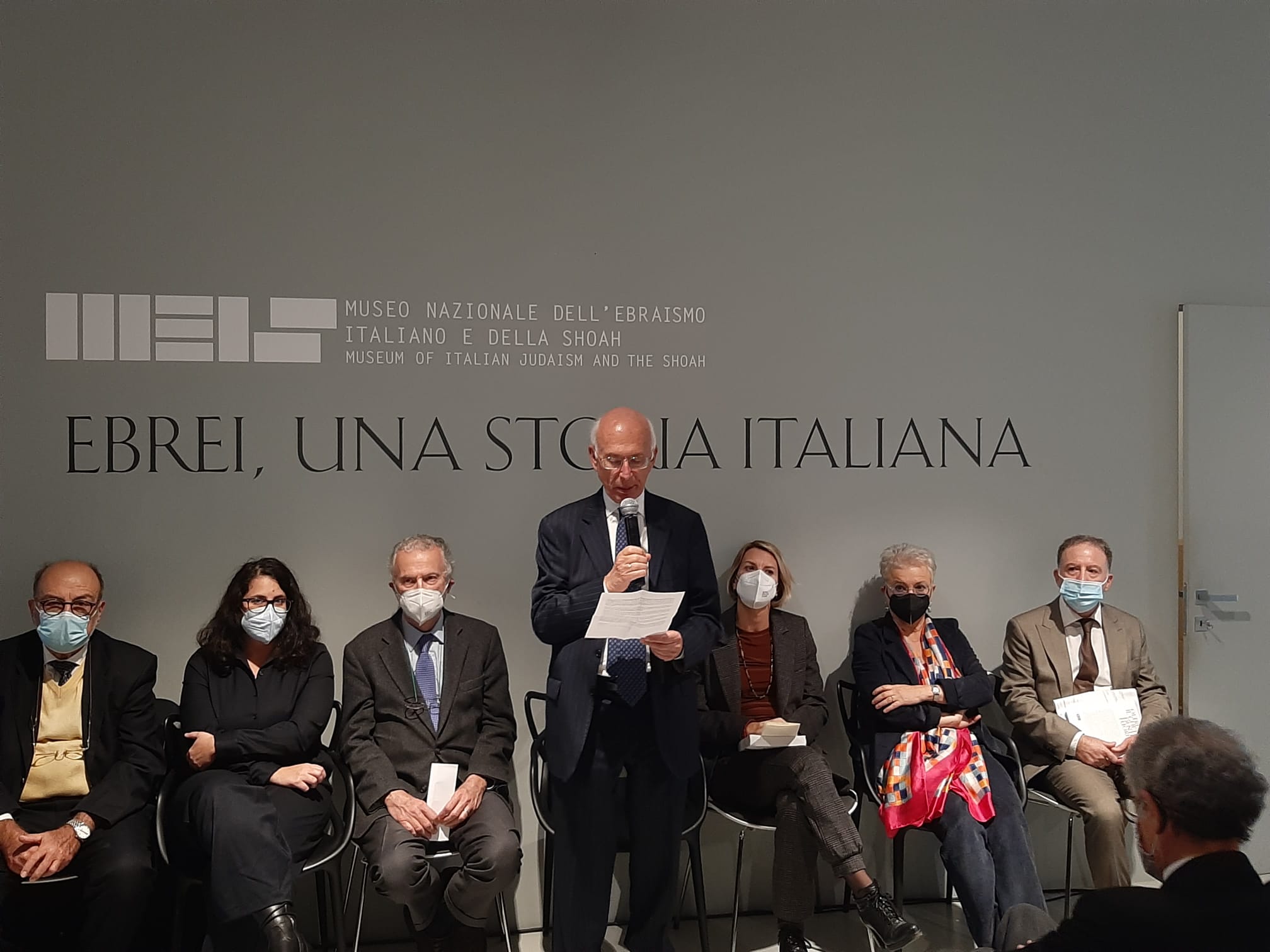 “Una mostra che pone interrogativi</br>su integrazione e identità”