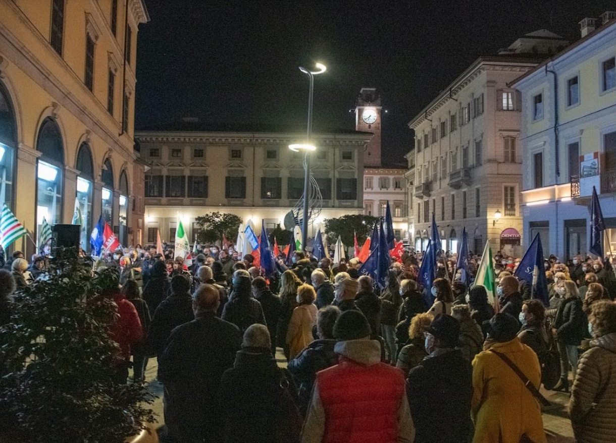 Novara in piazza contro i deliri no vax <br> “Forte reazione della società civile”