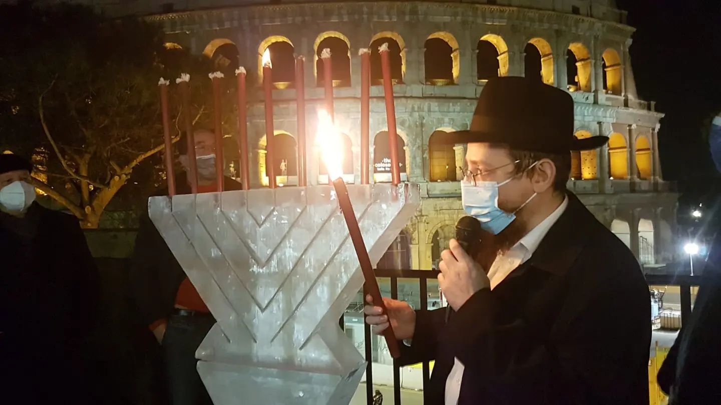 Luce che vince sulla morte, <br> Chanukkah illumina il Colosseo