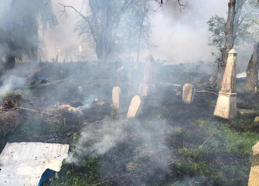 Il 9 maggio e il dolore del rabbino capo <br> “La Russia ha ‘denazificato’ <br> il cimitero ebraico di Hlukhiv”