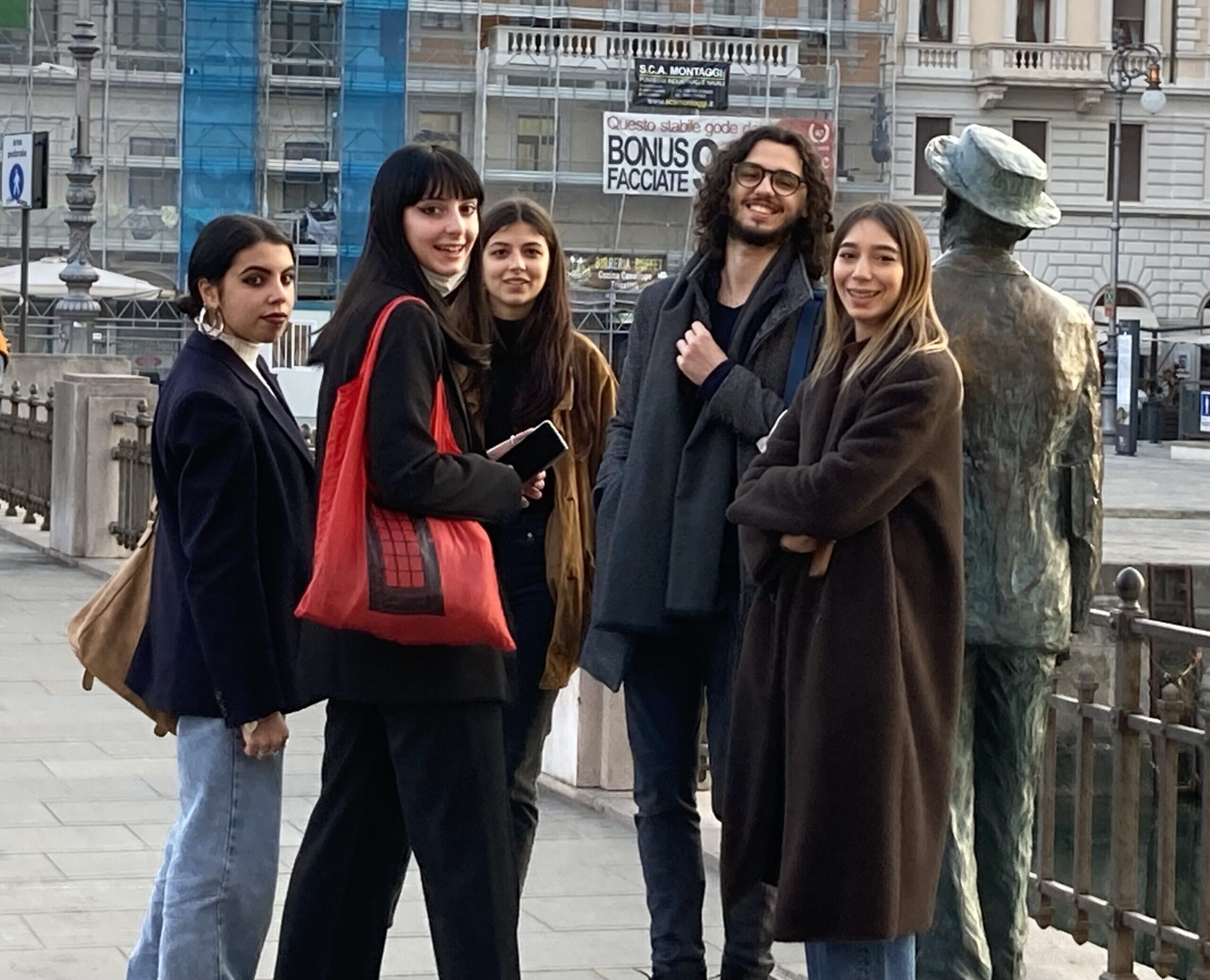 Tradurre per informare, <br> la staffetta dei tirocinanti