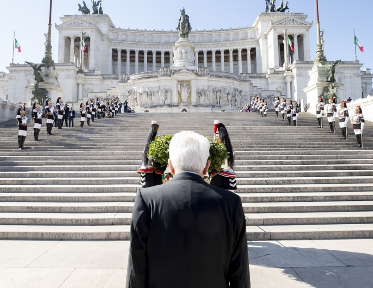 2 Giugno, le parole di Mattarella <br> “Non c’è pace senza dignità”