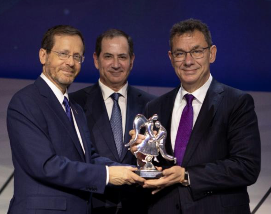 Genesis Prize, premiato <br> l’ad di Pfizer Bourla