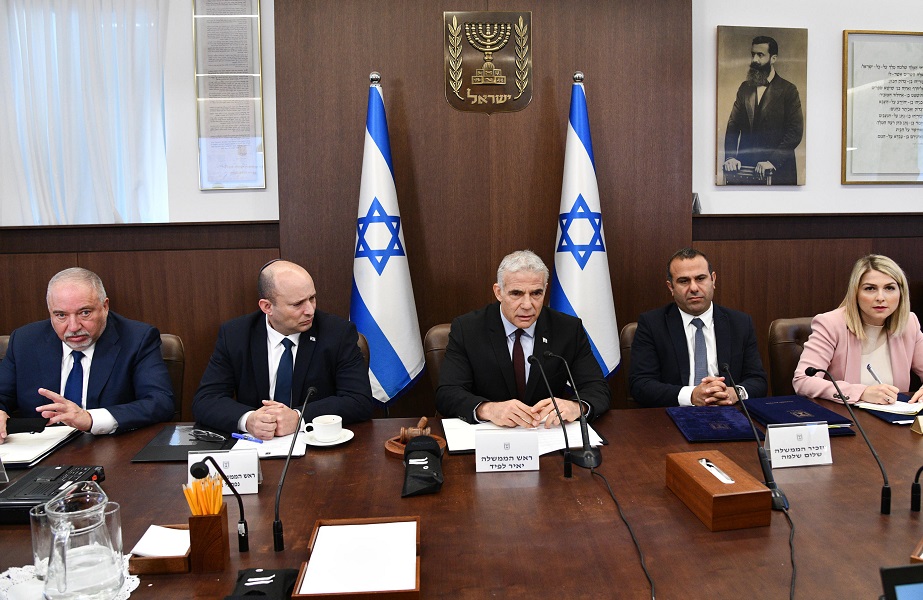 Israele, il governo Lapid al via
