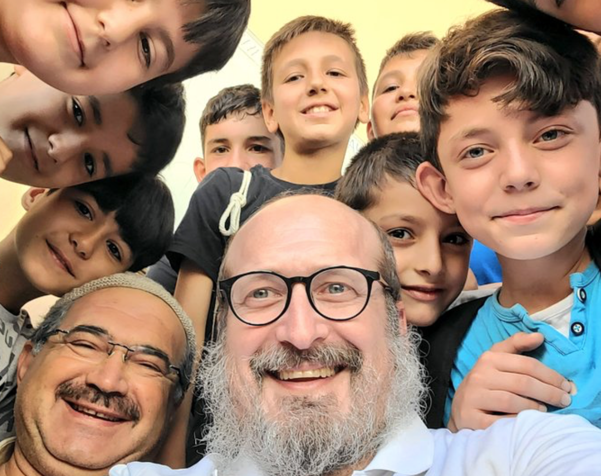 “Un passo dopo l’altro, <br> lavoriamo per la pace”