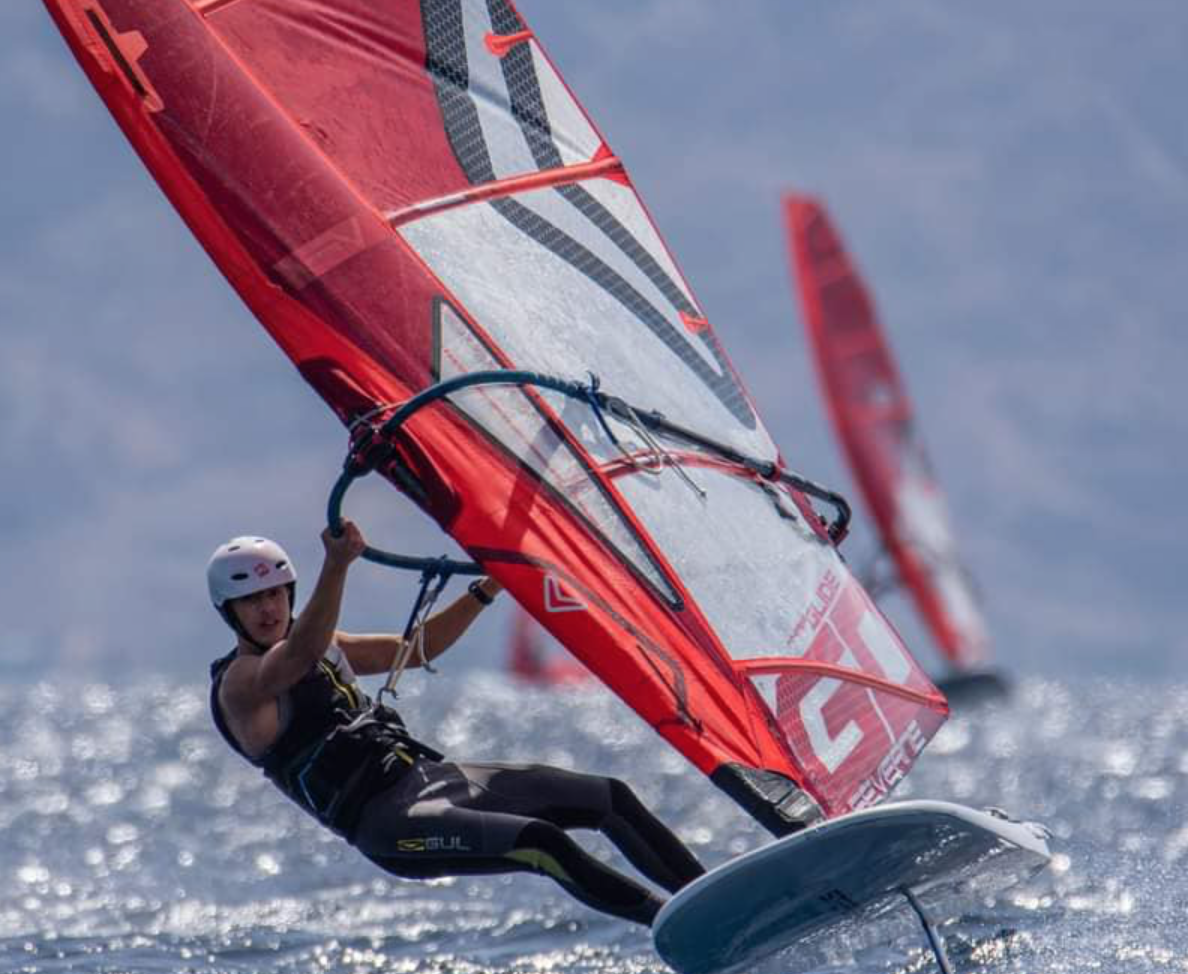Da Firenze a Israele, il sogno olimpico <br> di un giovane talento del windsurf