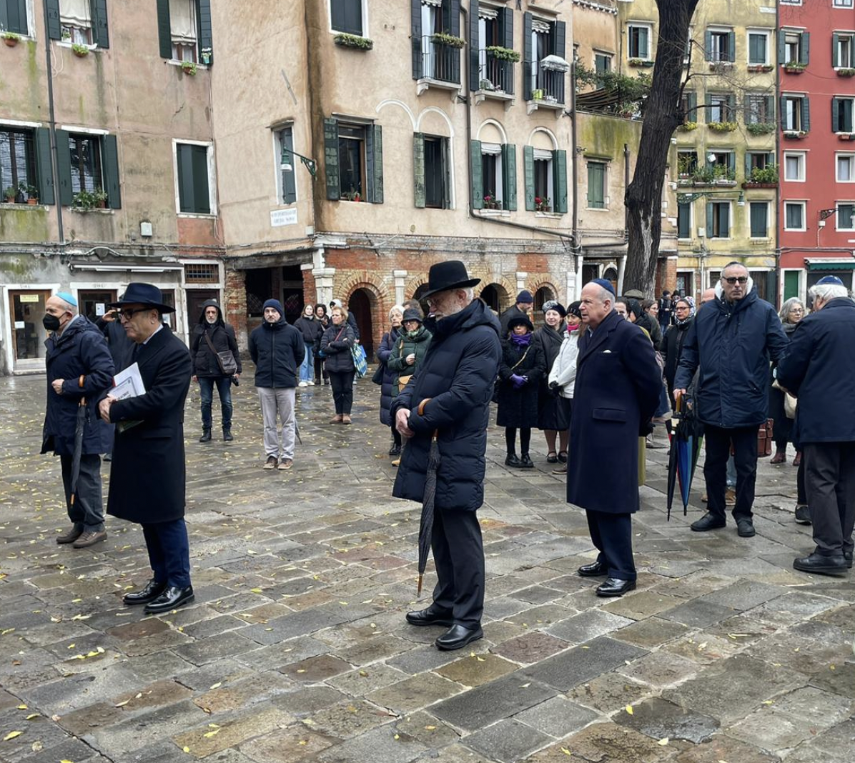 La cerimonia in sinagoga <br> Venezia ebraica, il ricordo dei nomi