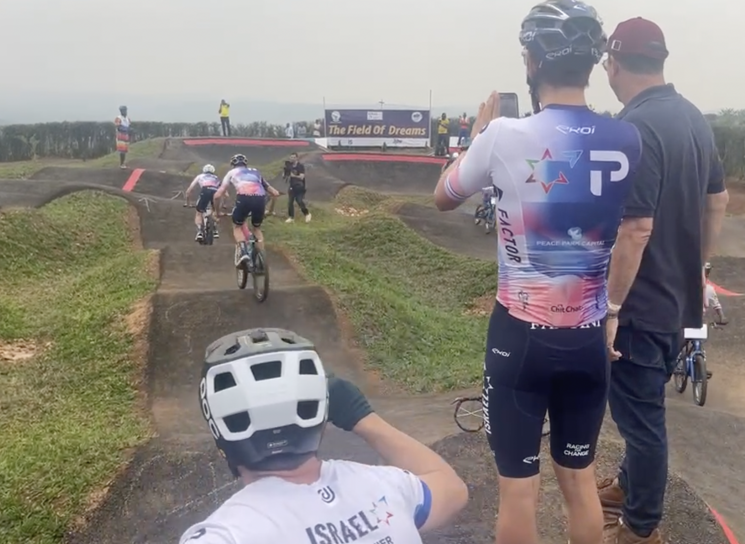 Da Gerusalemme a Kigali, <br> il ciclismo che cura le ferite