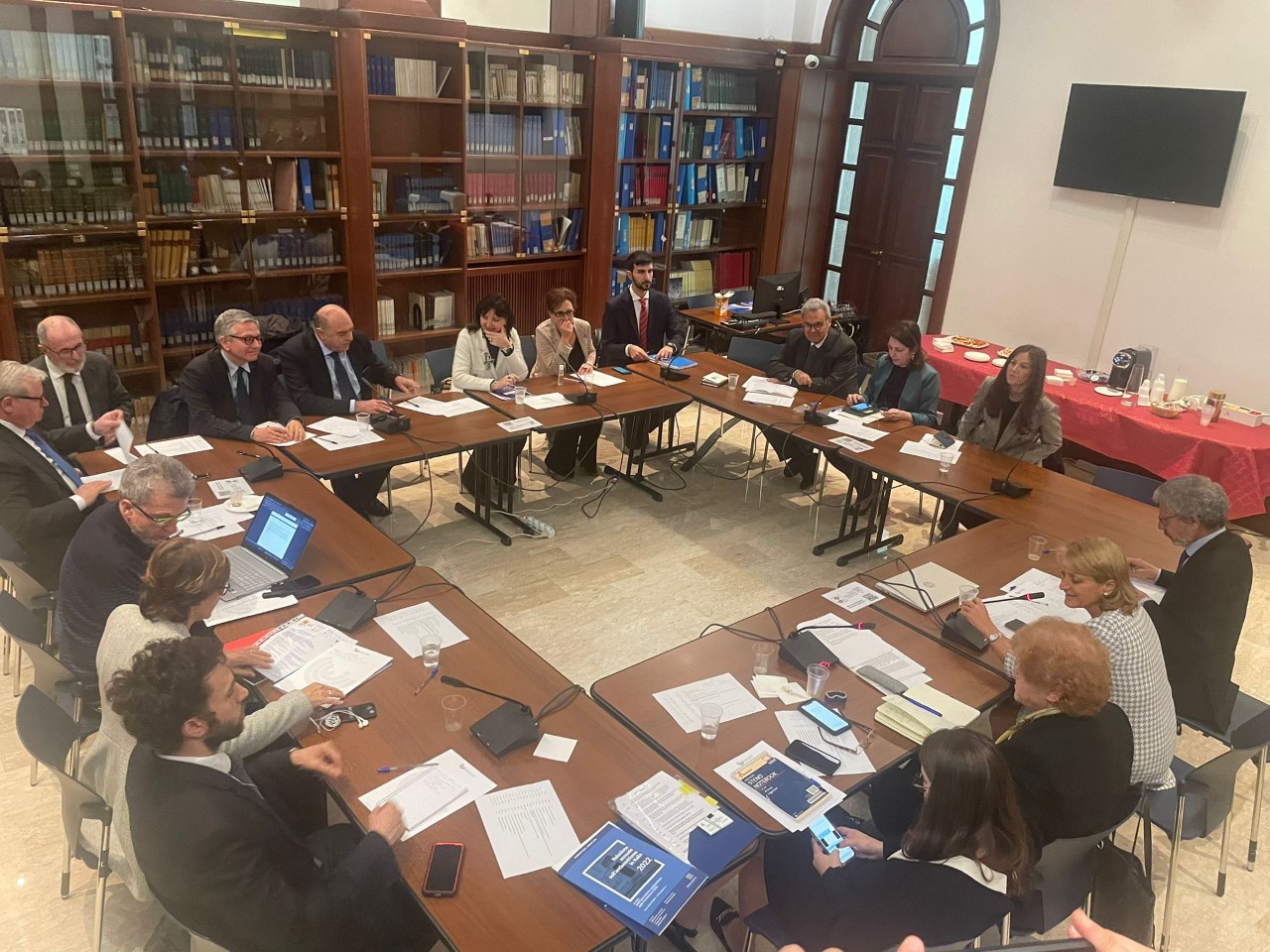 Lotta all’antisemitismo, <br> voci a confronto
