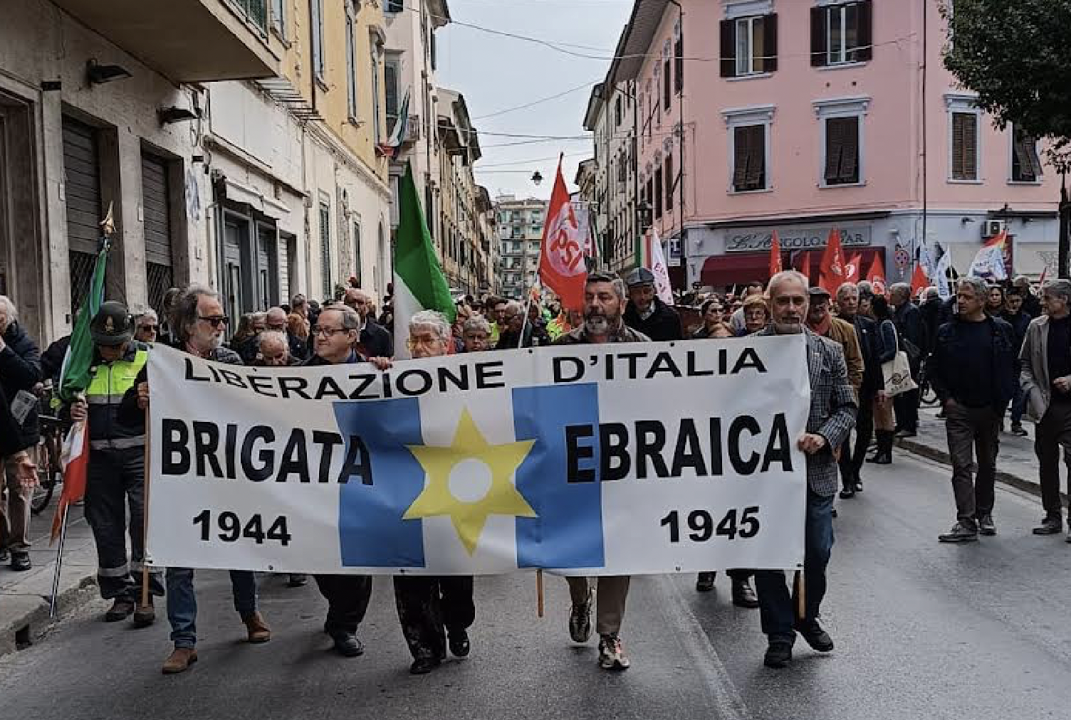Storie ebraiche di Resistenza, <br> il ricordo nelle piazze