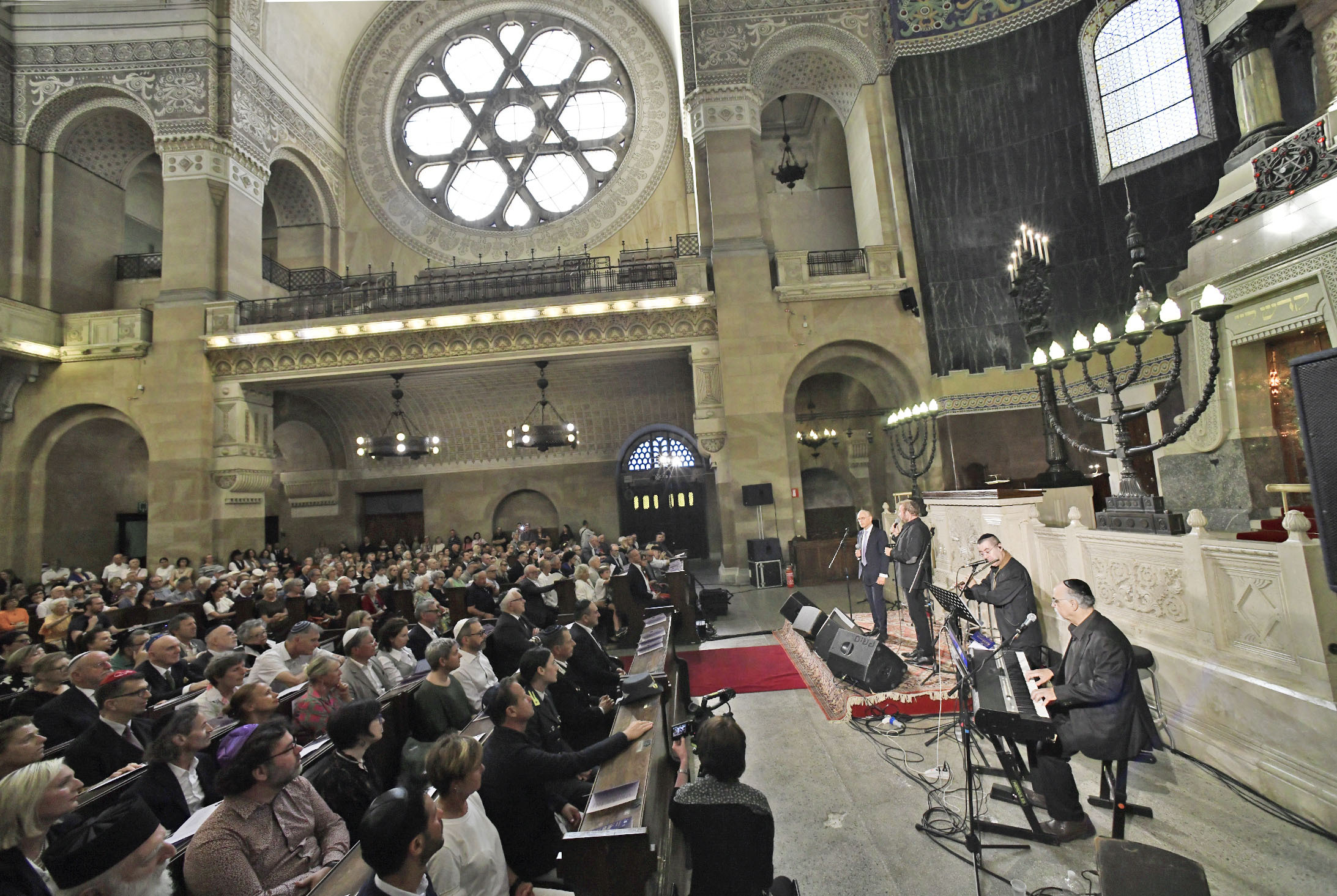 Canti della tradizione e grandi ospiti, <br> la sinagoga torna a riempirsi